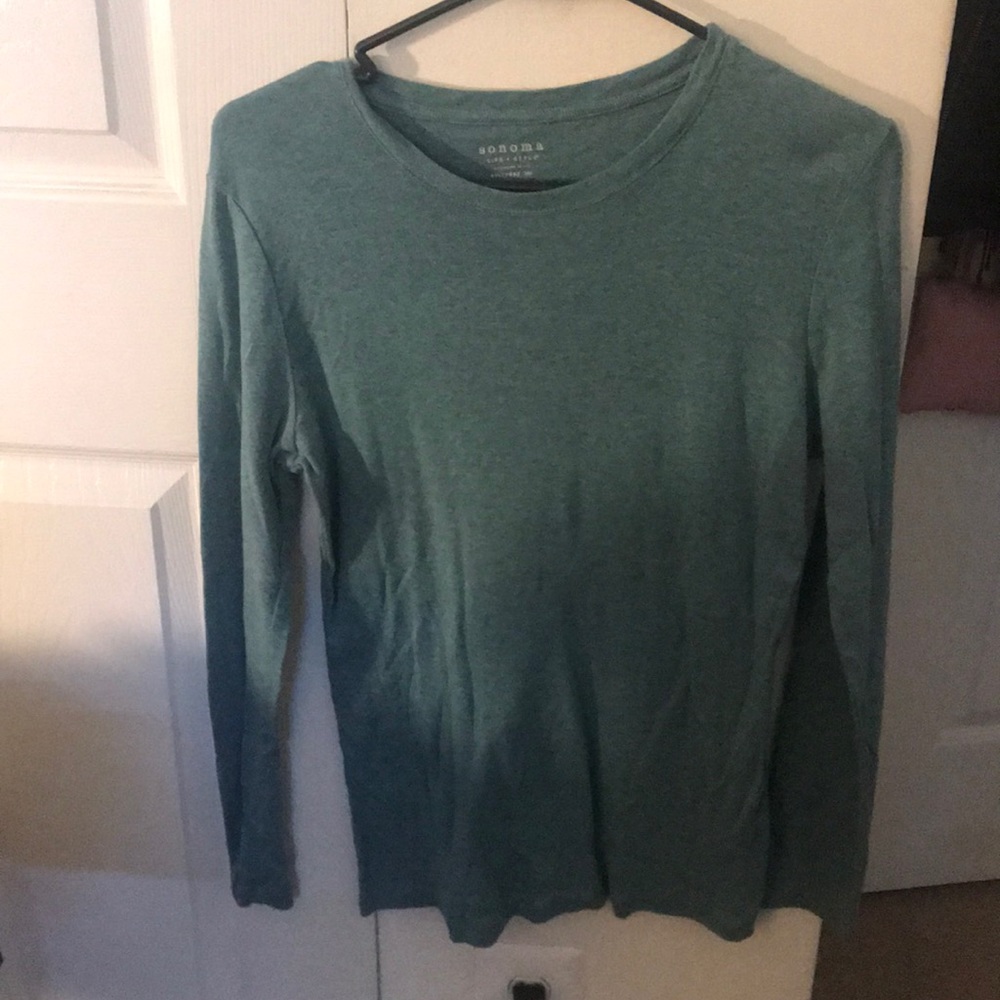 Long sleeve sweater. Size M.